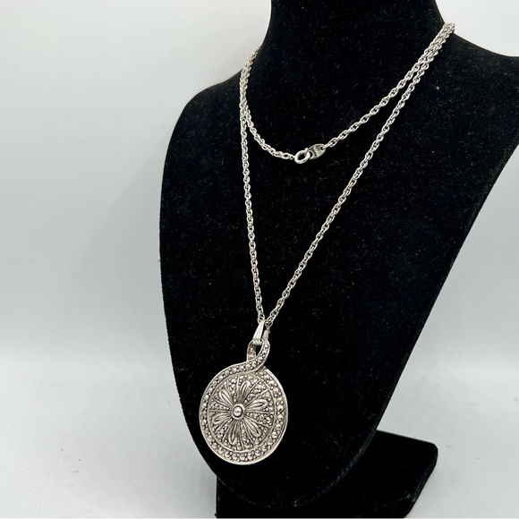 Vintage AVON reversible silver faux pearl pendant 31” chain necklace - Picture 4 of 8